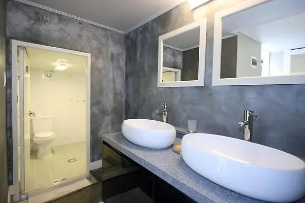 Crib 49 Guesthouse - Foreigner Only Seoul